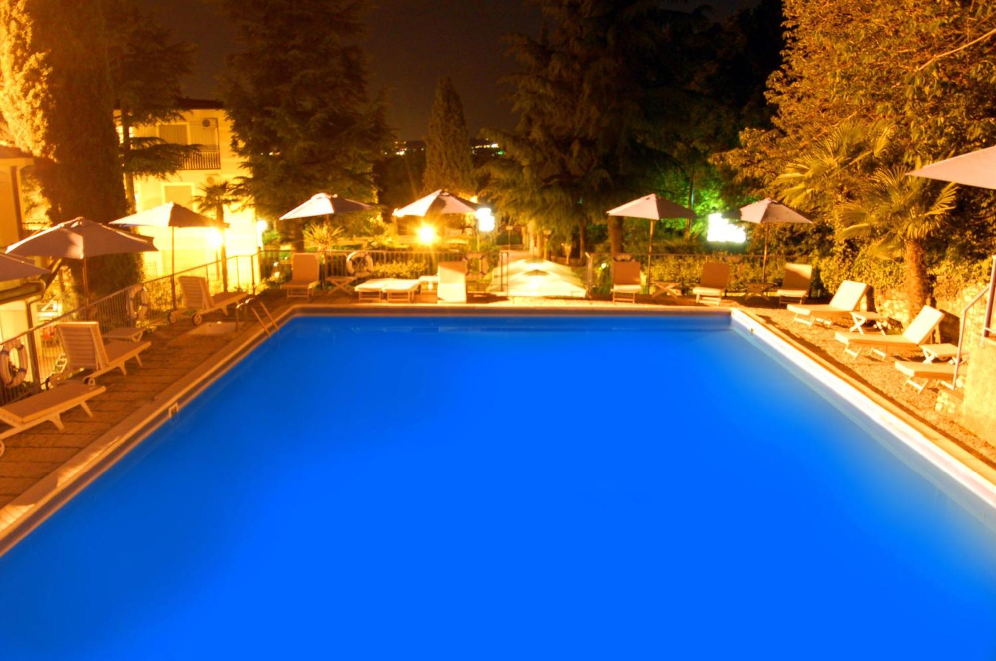 Hotel Broglia Сирмионе Екстериор снимка