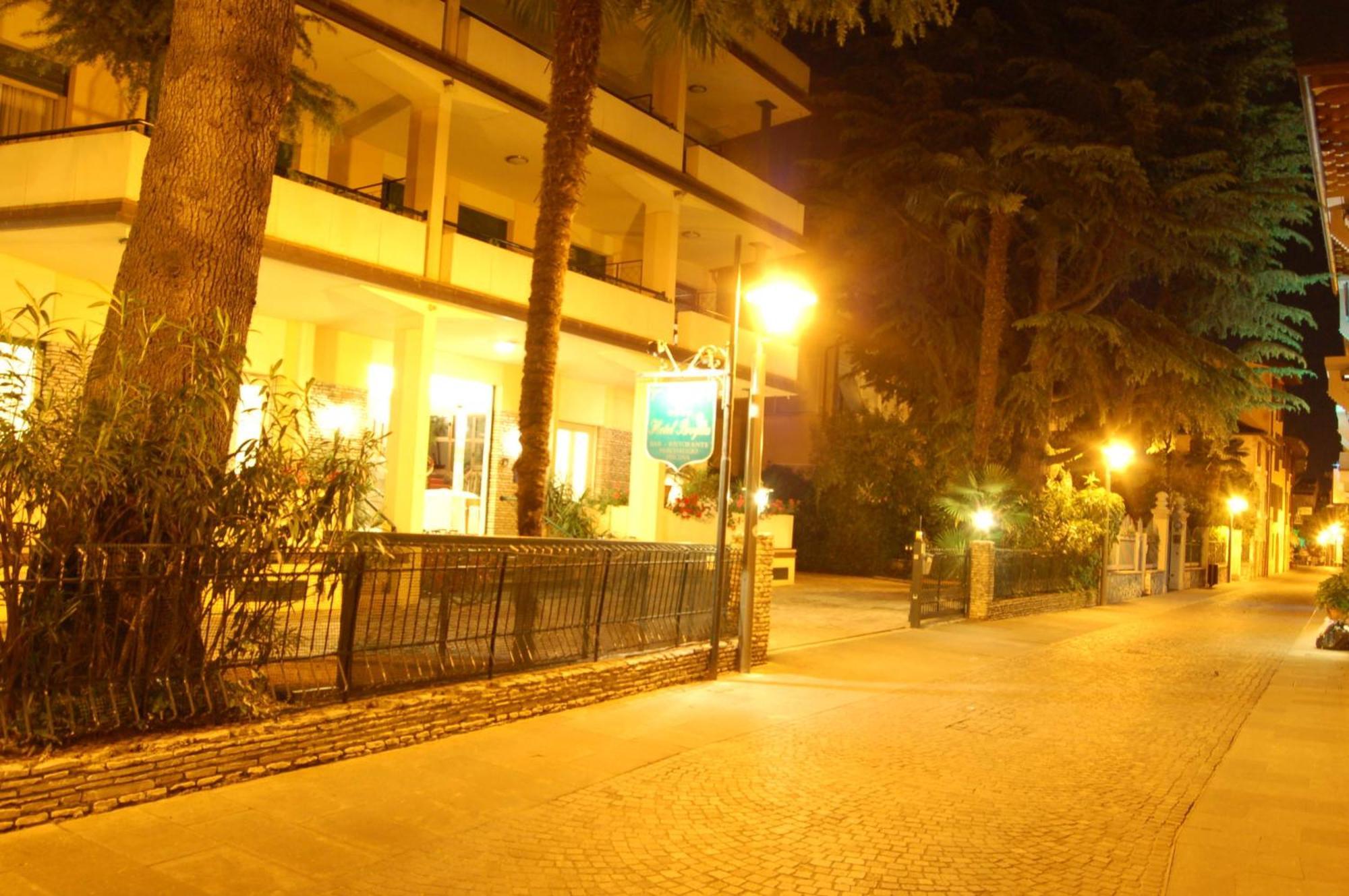 Hotel Broglia Сирмионе Екстериор снимка