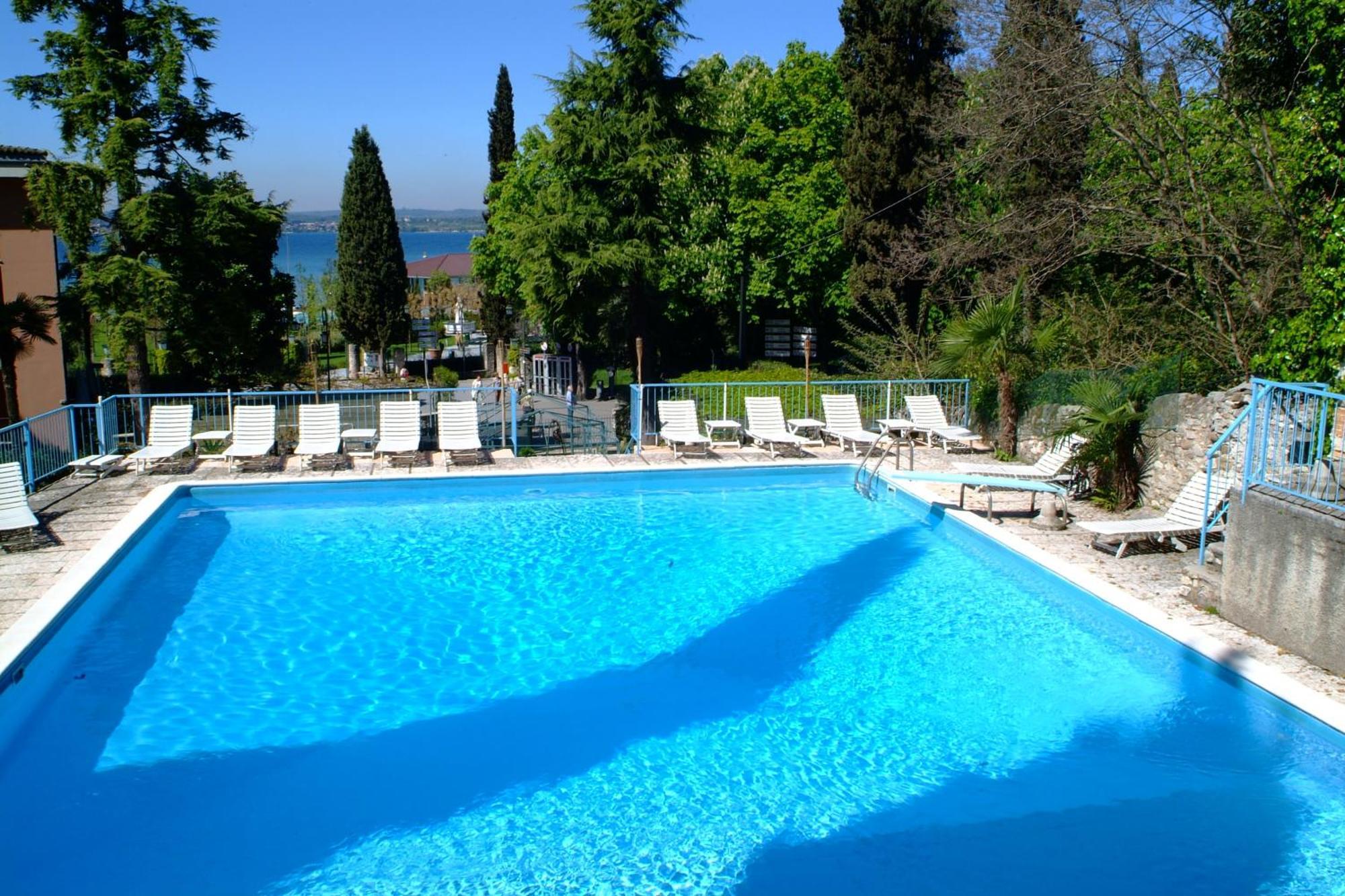 Hotel Broglia Сирмионе Екстериор снимка
