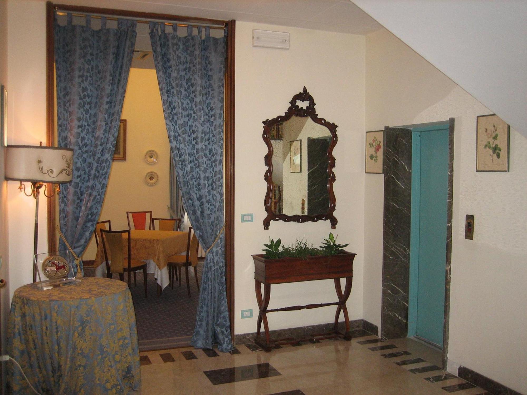 Hotel Broglia Сирмионе Екстериор снимка