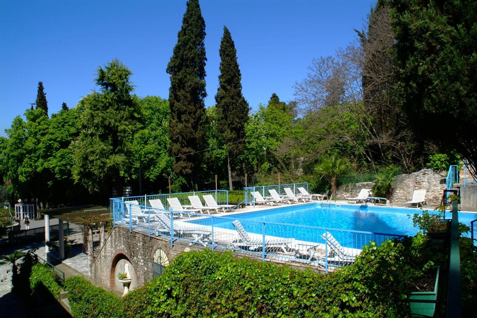 Hotel Broglia Сирмионе Екстериор снимка