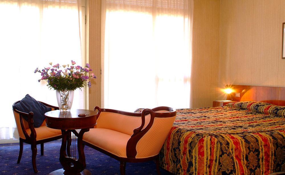 Hotel Broglia Сирмионе Екстериор снимка