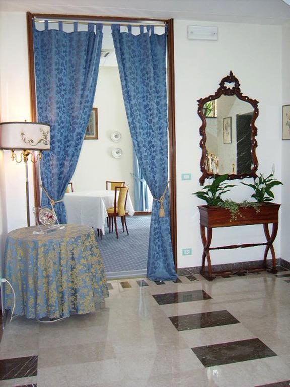 Hotel Broglia Сирмионе Екстериор снимка