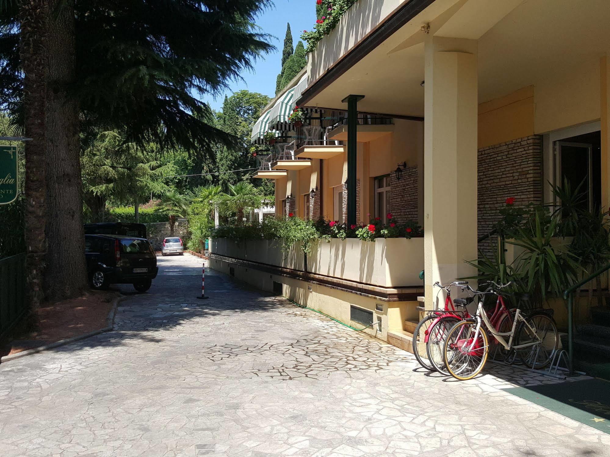 Hotel Broglia Сирмионе Екстериор снимка