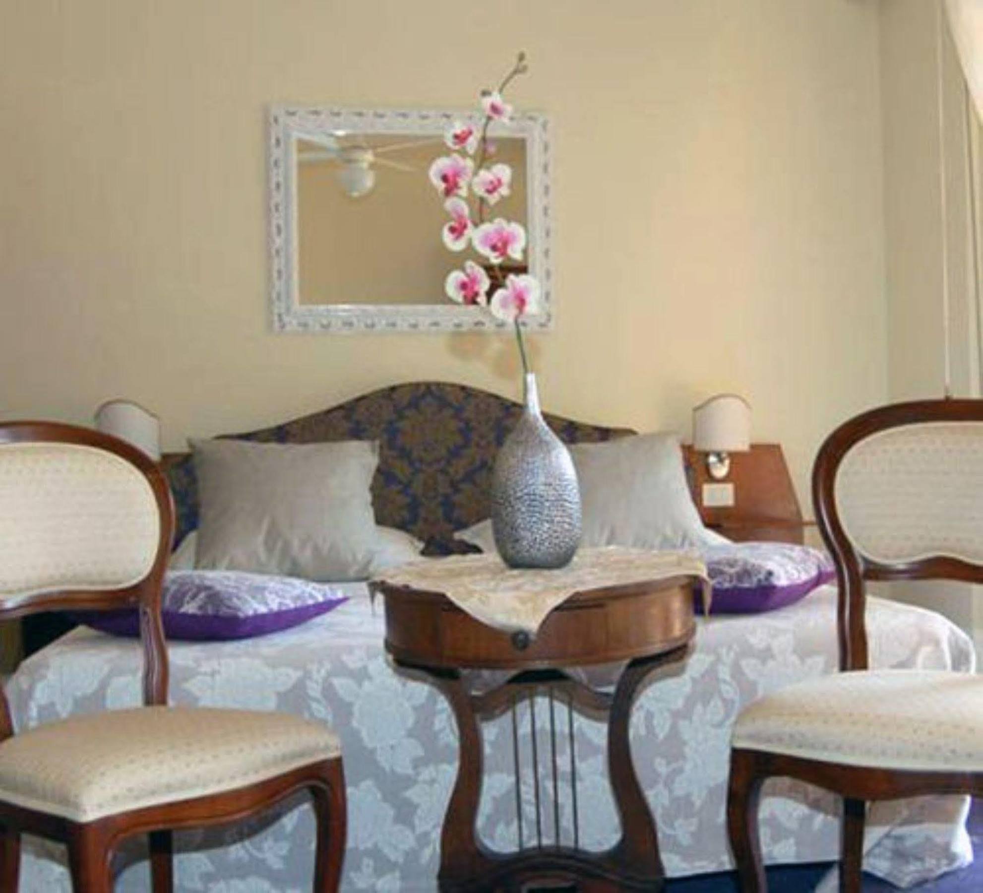Hotel Broglia Сирмионе Екстериор снимка