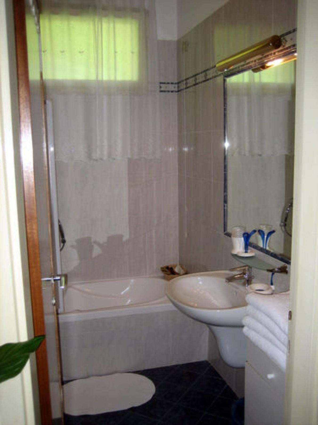Hotel Broglia Сирмионе Екстериор снимка