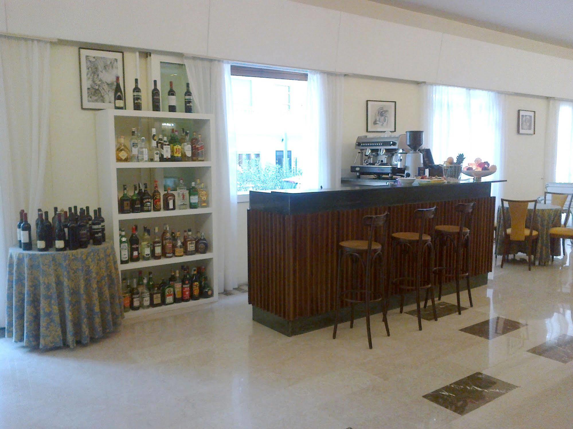 Hotel Broglia Сирмионе Екстериор снимка