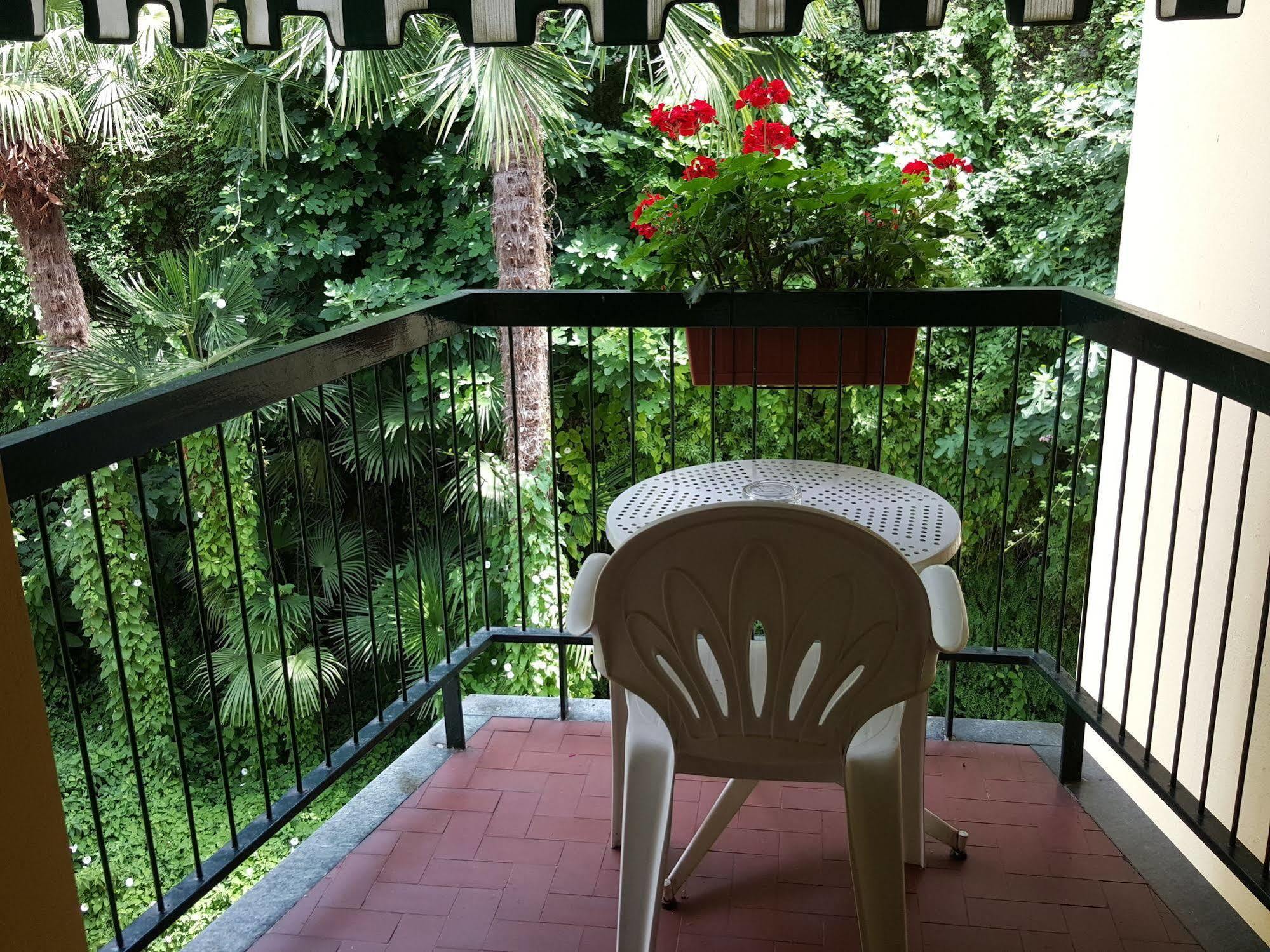 Hotel Broglia Сирмионе Екстериор снимка