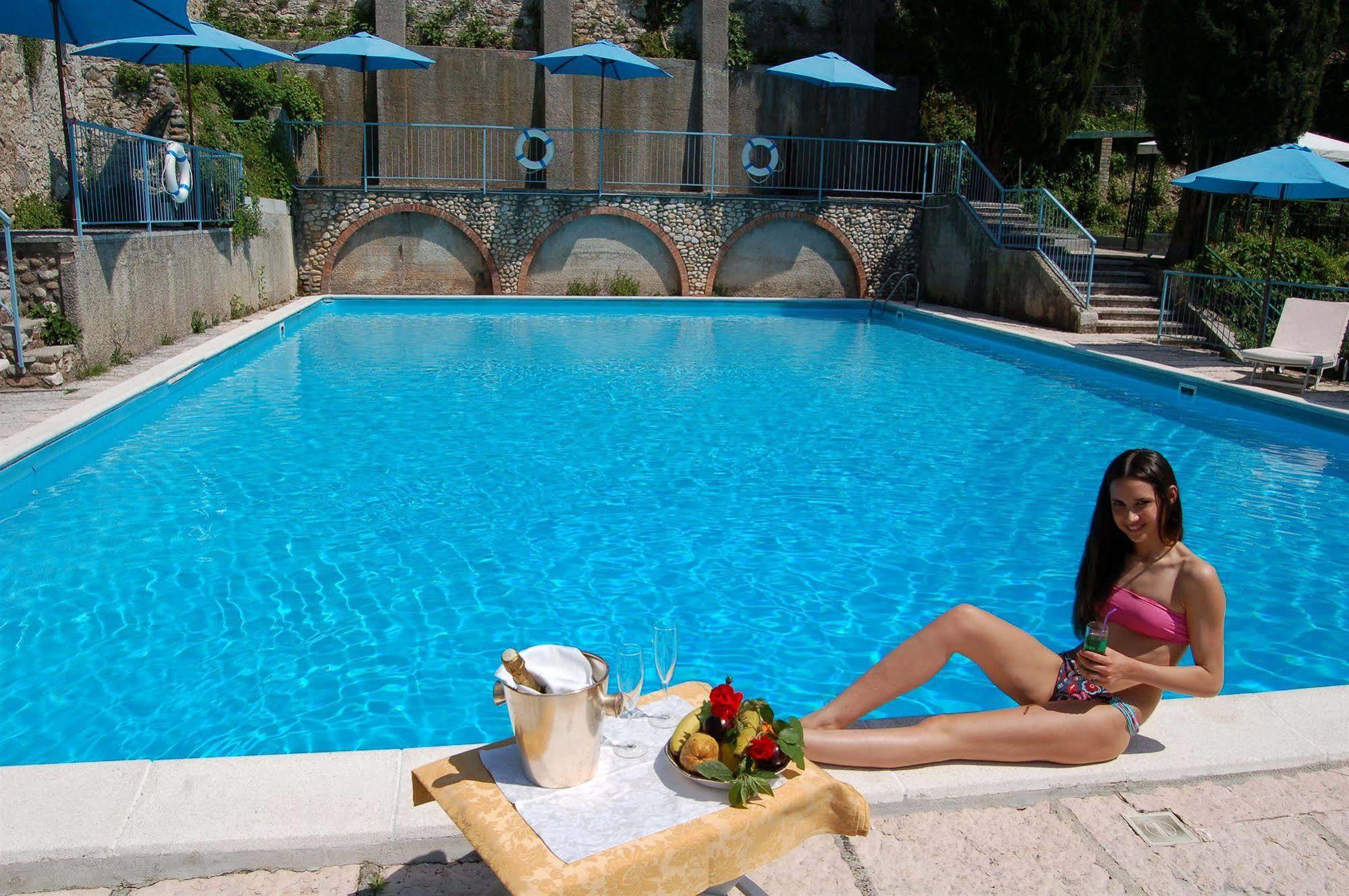 Hotel Broglia Сирмионе Екстериор снимка
